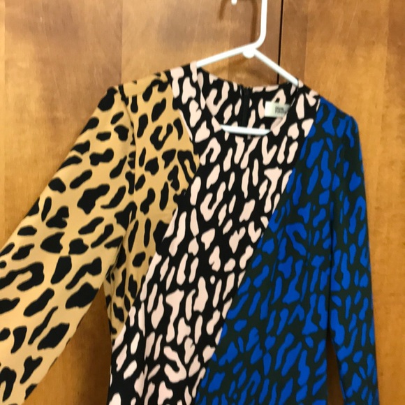 Fitted sheath Dress with long sleeves. - Picture 3 of 8